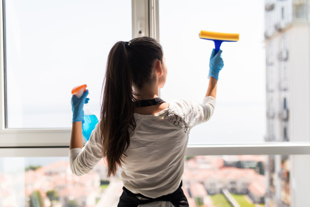 10 sposobów na perfekcyjne mycie okien