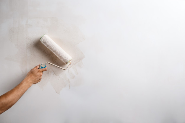 Jak zamalować zacieki na suficie i ścianie? Skuteczne sposoby