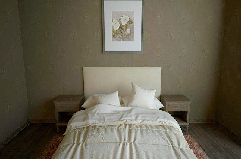 Jak stworzyć minimalistyczną sypialnię z drewnianym łóżkiem?
