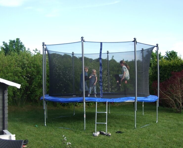 trampolinyogrodowe