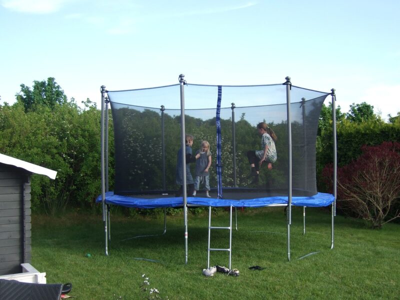 trampolinyogrodowe