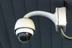 Jak zamontować i rozmieścić kamery wokół domu? [Poradnik]